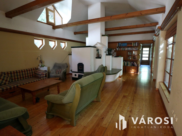 Gyönyörű, kertkapcsolatos otthon, lehetőségekkel.