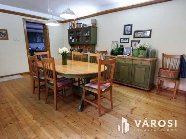 Gyönyörű, kertkapcsolatos otthon, lehetőségekkel.