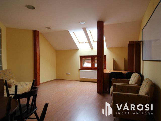 Befektetésre alkalmas irodaház eladó!