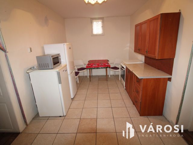 2 szobás ház Kunágotán, nagy telekkel.