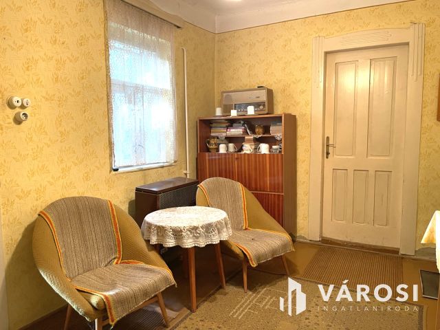 Eladó ház Szarvason üzlethelyiséggel