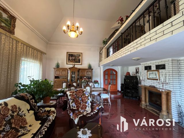 Debreceni Szép Családi Ház Telephellyel Jó Helyen Eladó