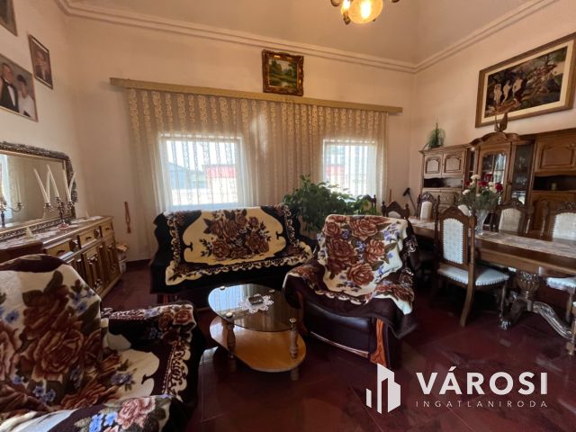 Debreceni Szép Családi Ház Telephellyel Jó Helyen Eladó