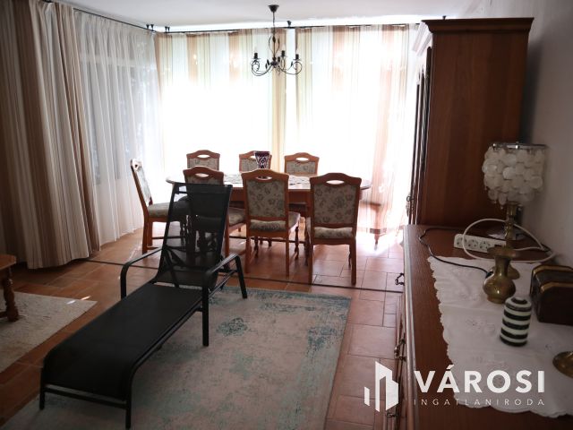 Szatymazi családi ház erdővel!