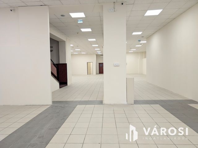 Belvárosi  2 szintes üzlethelyiség kiadó!