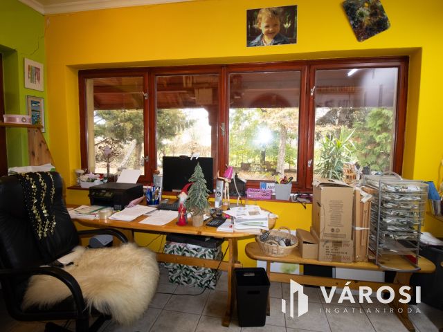 Masszív, kényelmes családi ház Gyulavári központjában