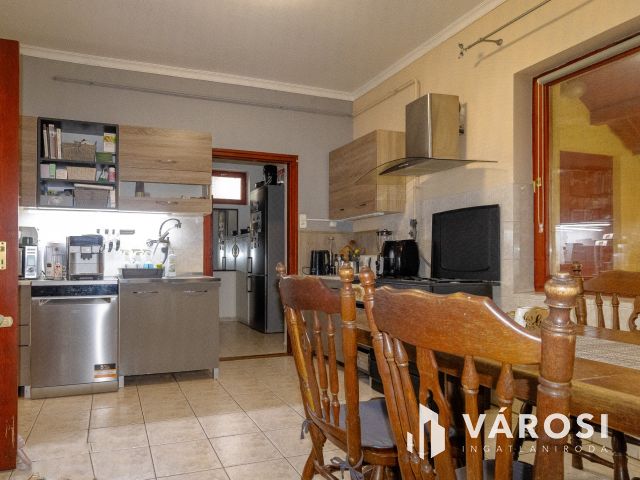 Masszív, kényelmes családi ház Gyulavári központjában