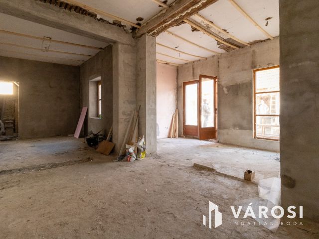 Felújítás alatt álló ház Jaminában, kiváló elhelyezkedéssel