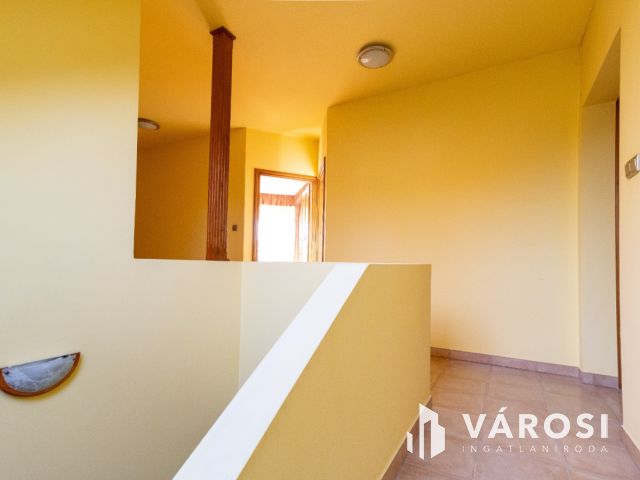 Impozáns családi otthon igényes környezetben