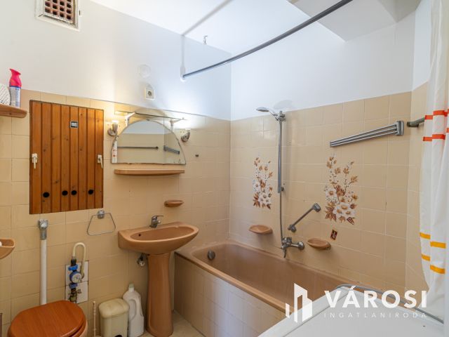 Tégla lakás Móraváros szívében