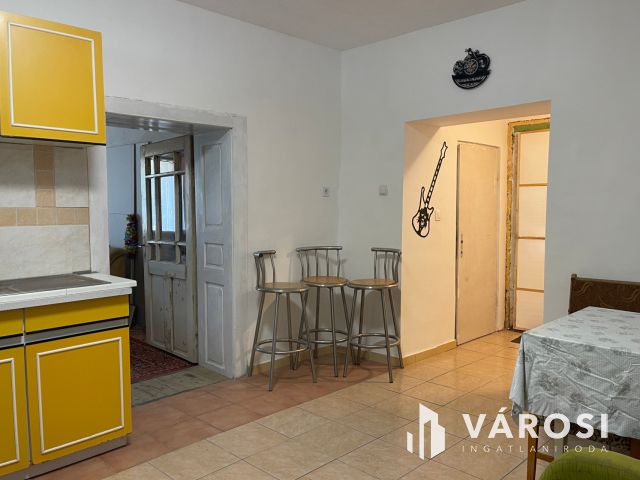 Saját ízlés szerint befejezhető parasztház eladó