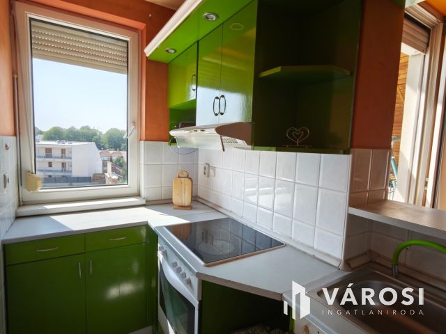 Debrecen belvárosi garázsos tégla lakás eladó