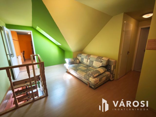 Debrecen belvárosi garázsos tégla lakás eladó