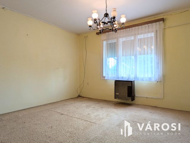 3 szobás nagy konyhás téglaház kisvárosban!