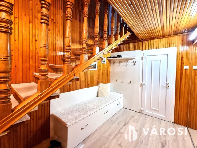 Háromszintes Belvárosi Családi Ház Békéscsaba Szívében