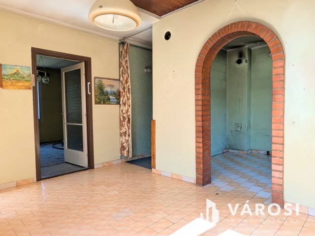 Nyaraló vagy  kis családi ház - Ön dönt!