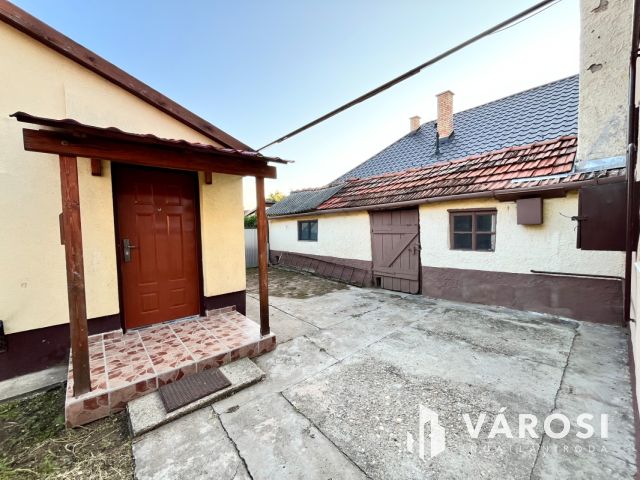 Felújított ház két lakrésszel – szabadság vagy befektetés