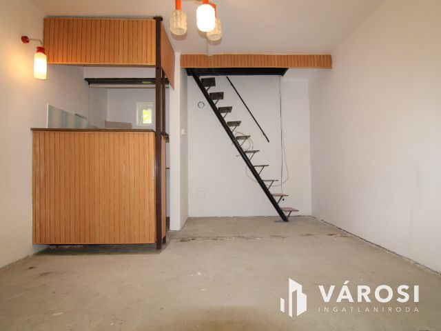 Nyaraló Gyula Szanazugban.