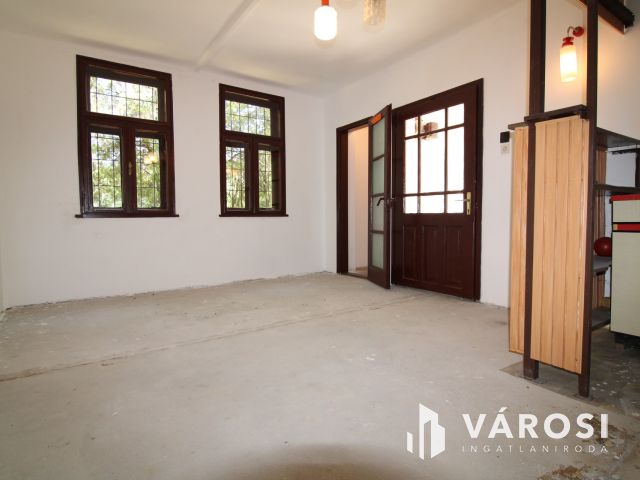 Nyaraló Gyula Szanazugban.