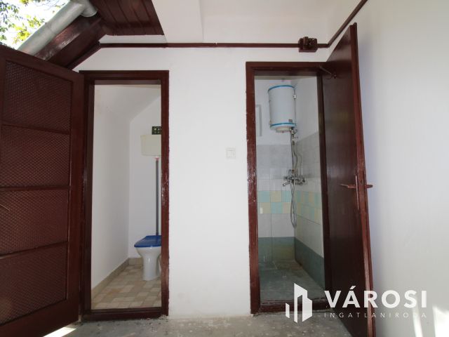 Nyaraló Gyula Szanazugban.