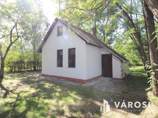 Nyaraló Gyula Szanazugban.