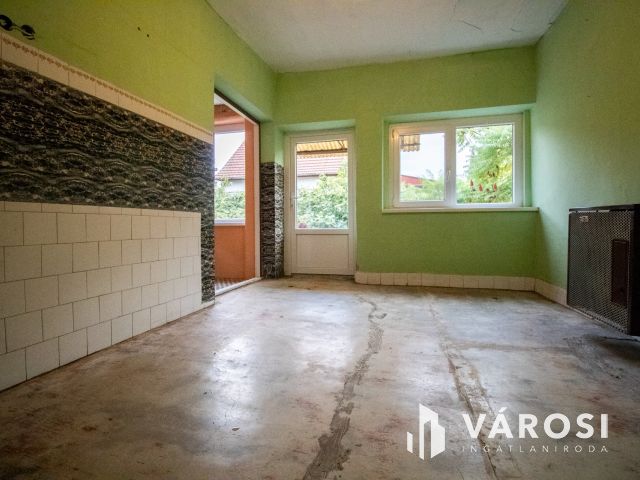 Előkertes, négy szobás családiház Újkígyóson