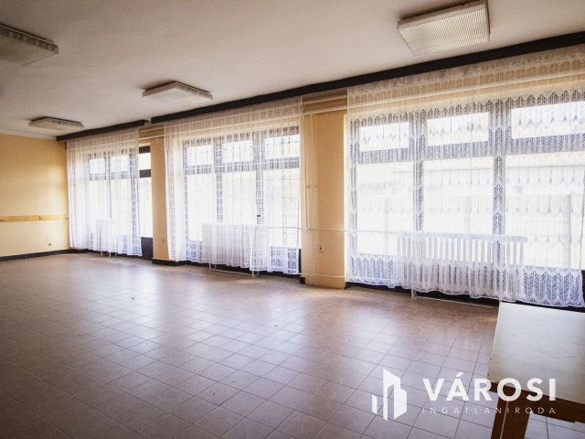 Kétszintes, 600 nm-es irodaház Orosháza központjában