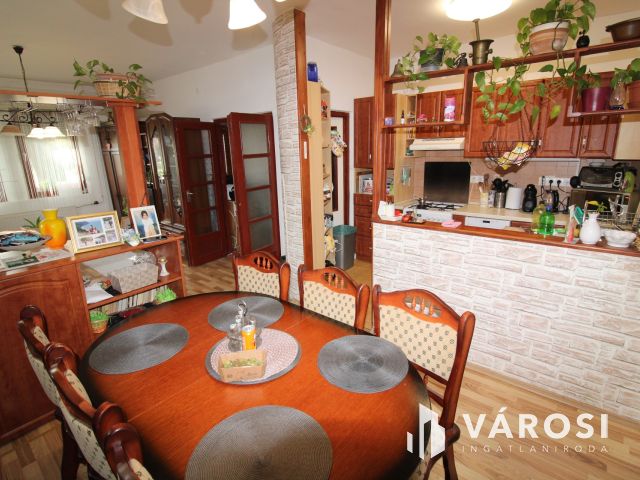 Kétszintes ház Gyulaváriban garázzsal.