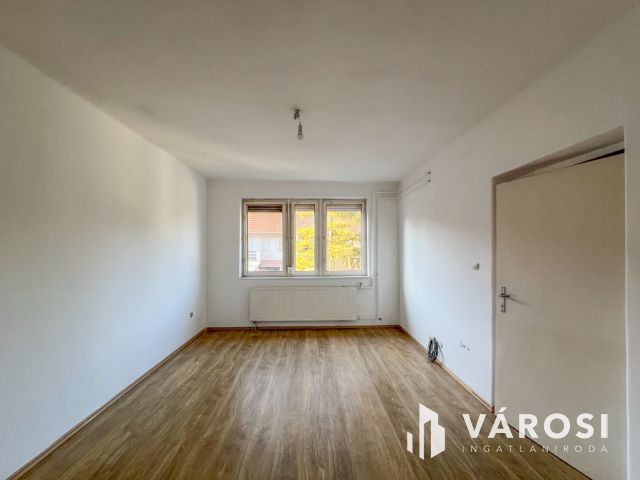 2 szobás sorházi lakás saját udvarral