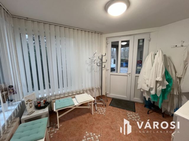 Debrecen Nagyerdő nagyon frekventált részén, rendelő!