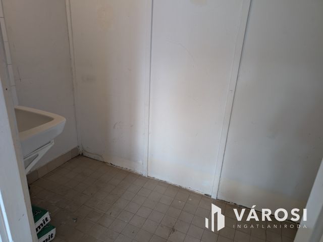 Belvárosi iroda, üzlethelyiség eladó Békéscsabán!