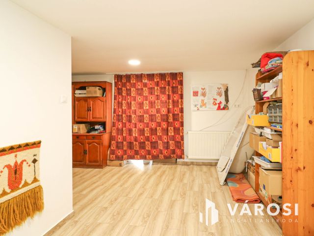 Békésen családi ház tágas telekkel eladó!