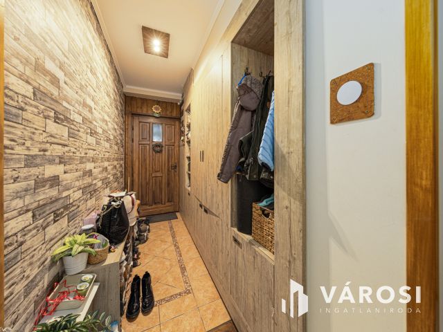 Nappali + 3 szoba + kertkapcsolat