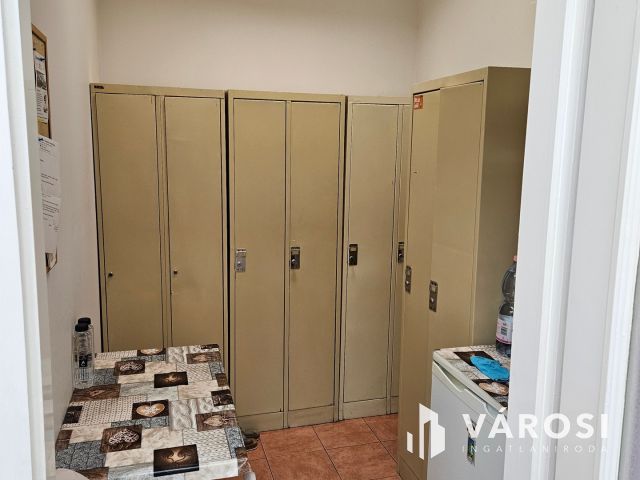 Debrecen Tócóskerti Üzlethelyiség Nagyon Jó Helyen Eladó!