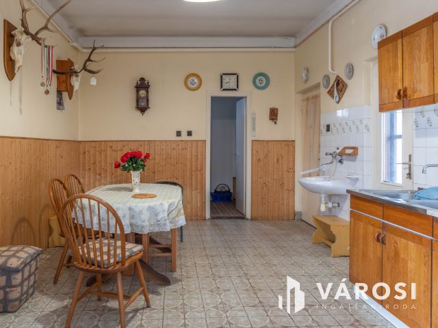 2 szobás családi ház Doboz központjában