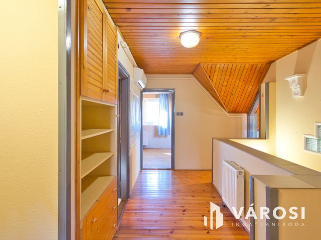 160 m2-es, családi-sorház a Csaba Park környékén eladó