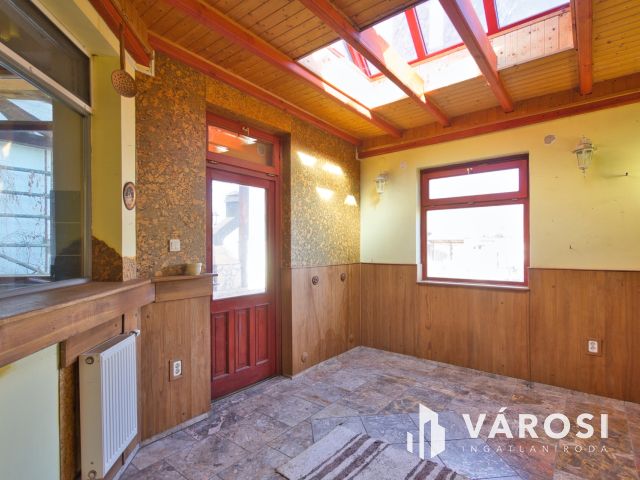 160 m2-es, családi-sorház a Csaba Park környékén eladó