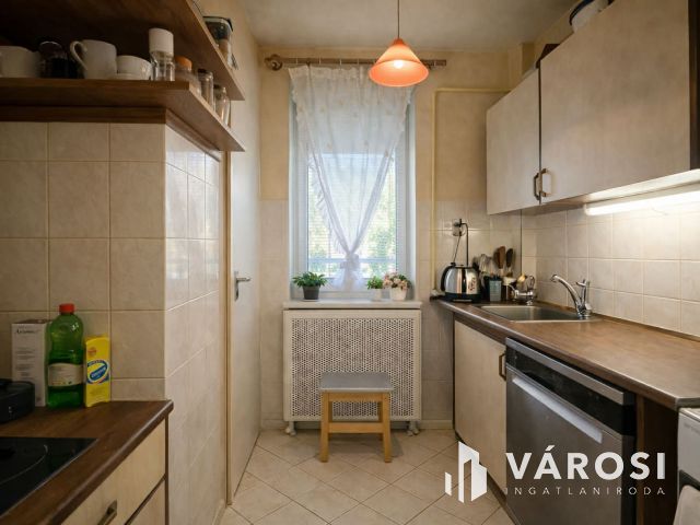 Belvárosi 3 szobás erkélyes tégla lakás eladó