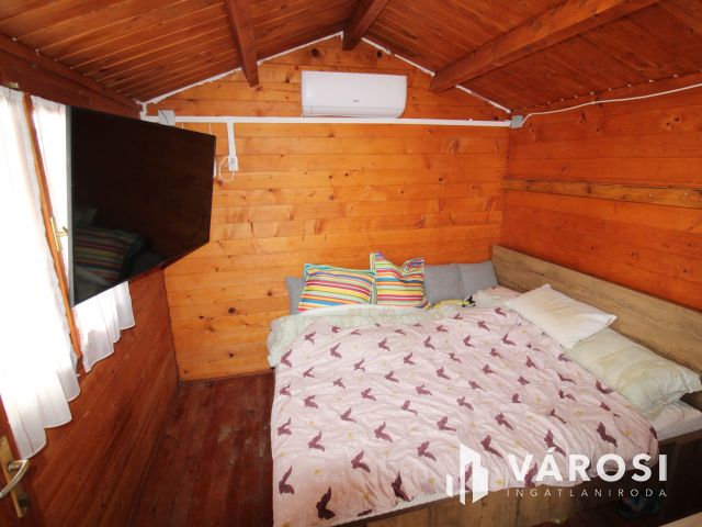 Kiváló kis horgászház a Borosgyáni tónál.