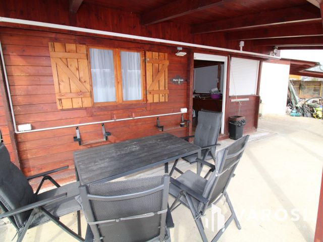 Kiváló kis horgászház a Borosgyáni tónál.