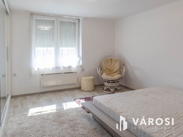 Két felújított ház egy telken Békéscsaba Nagyréten