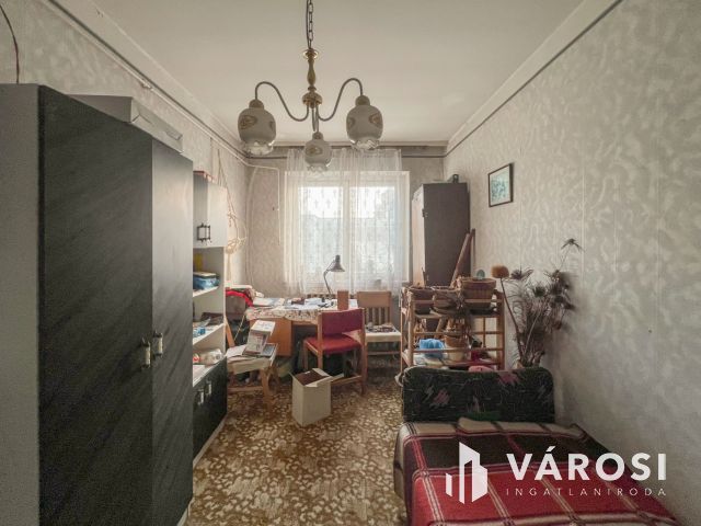 2 szobás felújítandó lakás, saját kazánnal