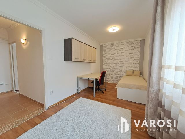 Újkerti 3 szobás panel lakás kiadó