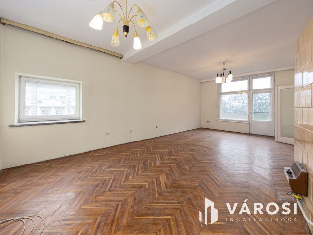 Belvárosi nappali + 1 (2) szobás