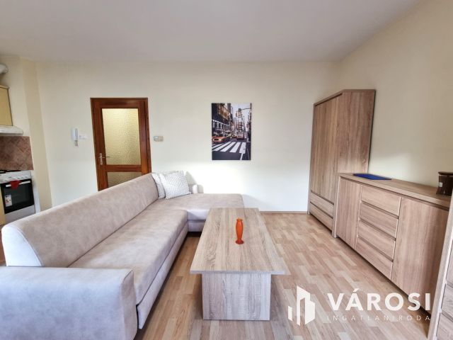 Modern, liftes garzon kiadó Békéscsaba belvárosában!